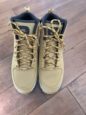Nike Men’s Wheat/Black High-Top Boots
